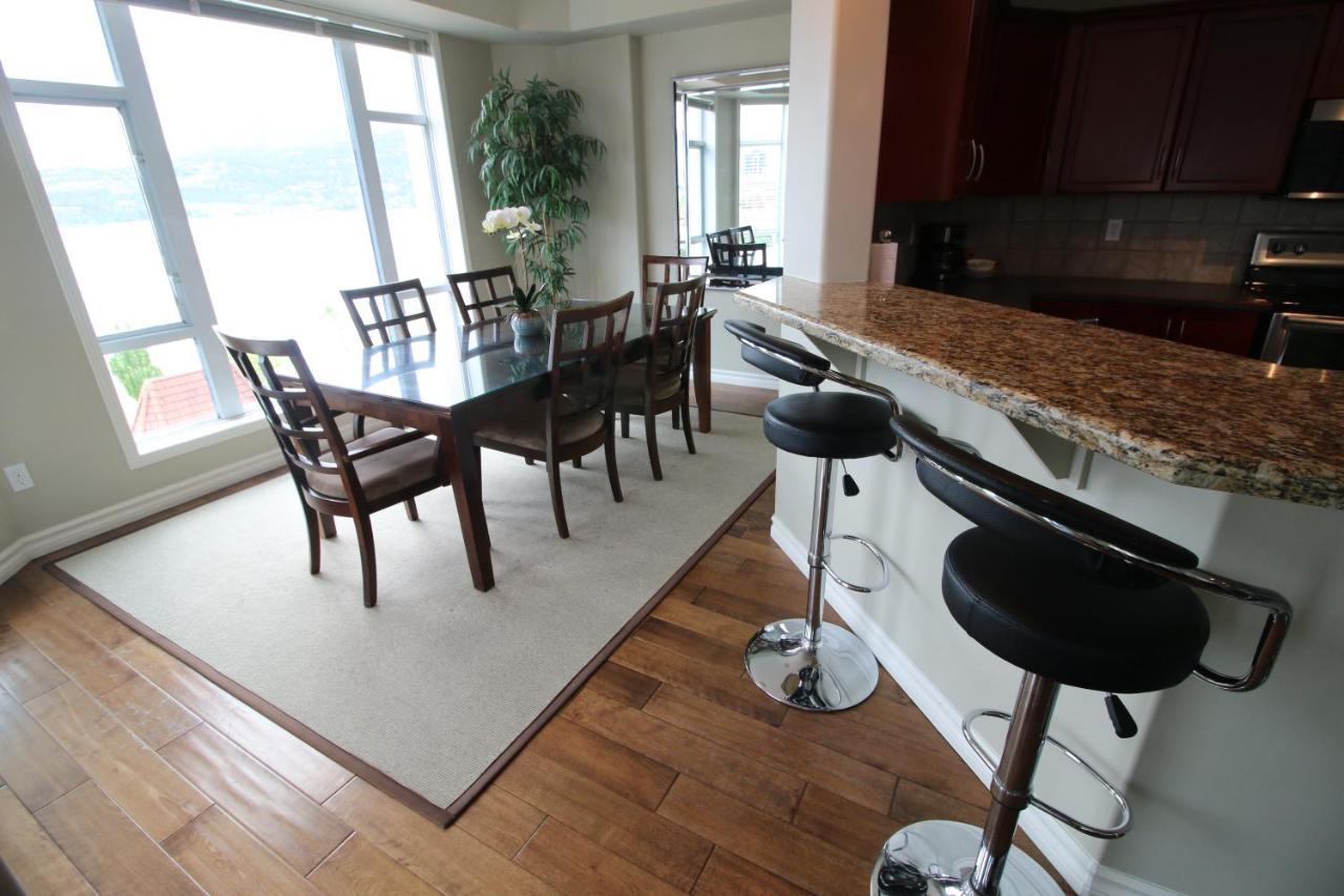 Sunset Waterfront Resort By Discover Kelowna Resort Accommodations Bagian luar foto