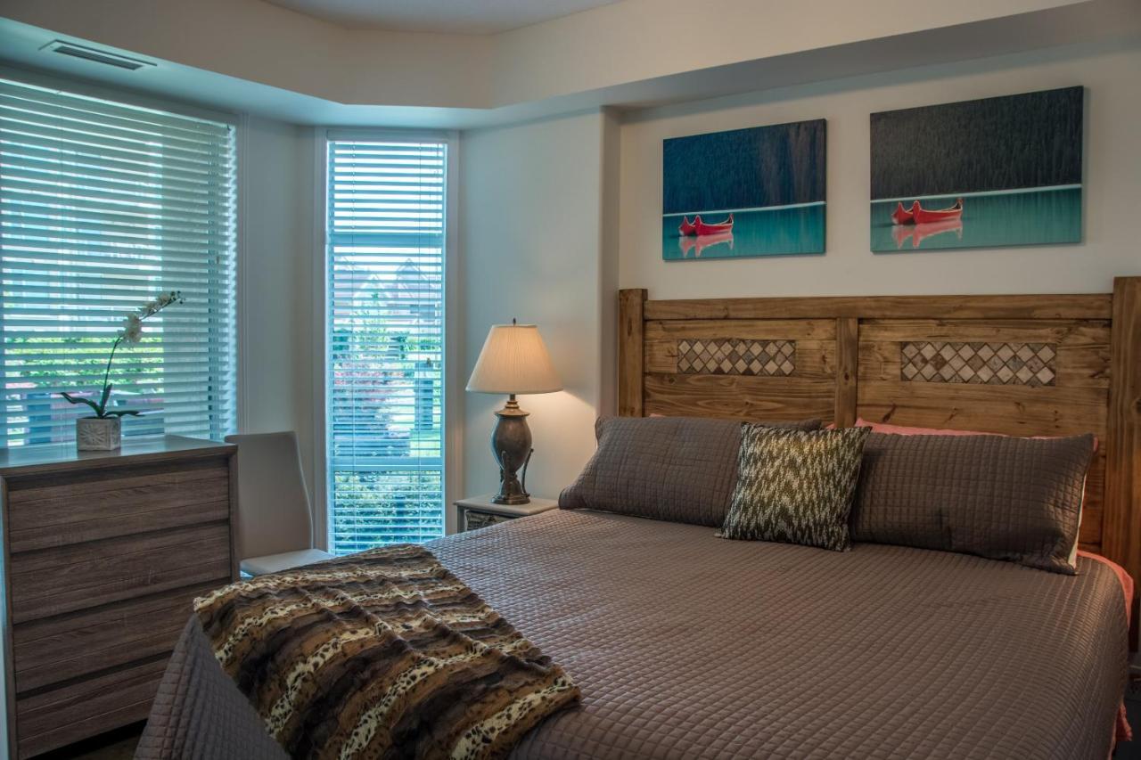 Sunset Waterfront Resort By Discover Kelowna Resort Accommodations Bagian luar foto