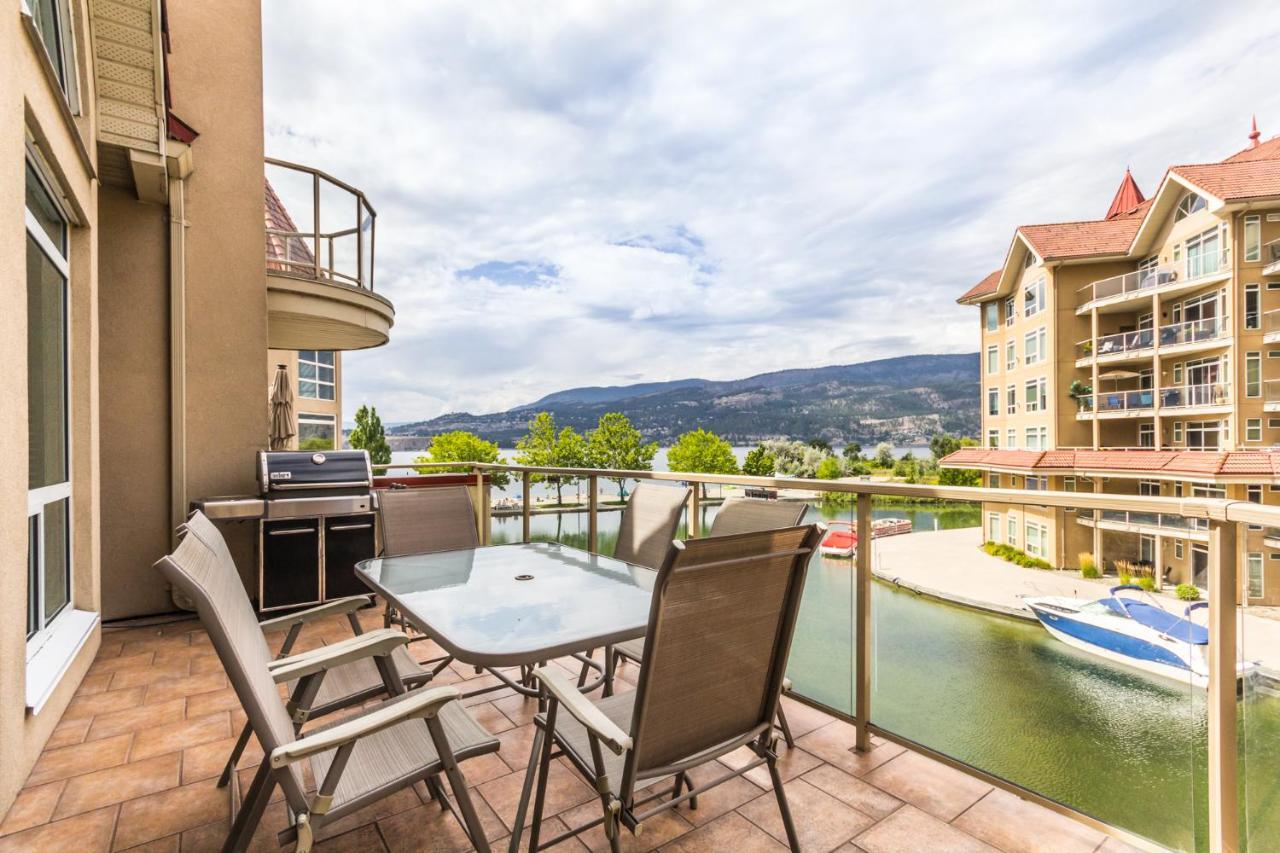 Sunset Waterfront Resort By Discover Kelowna Resort Accommodations Bagian luar foto