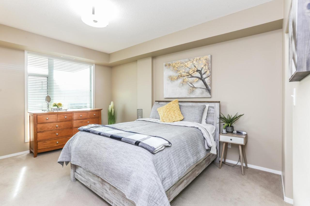 Sunset Waterfront Resort By Discover Kelowna Resort Accommodations Bagian luar foto