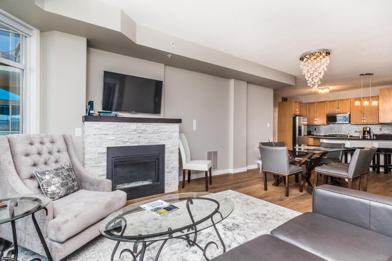 Sunset Waterfront Resort By Discover Kelowna Resort Accommodations Bagian luar foto
