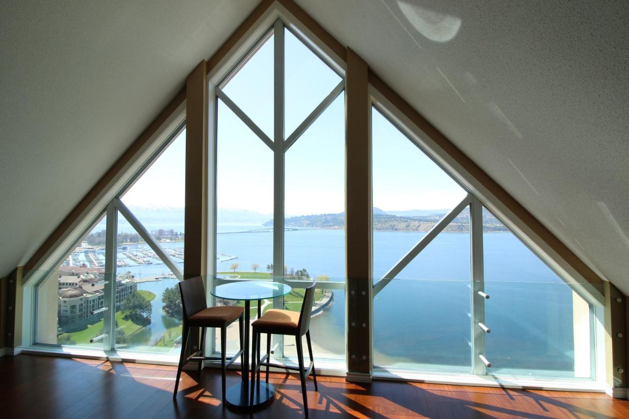 Sunset Waterfront Resort By Discover Kelowna Resort Accommodations Bagian luar foto