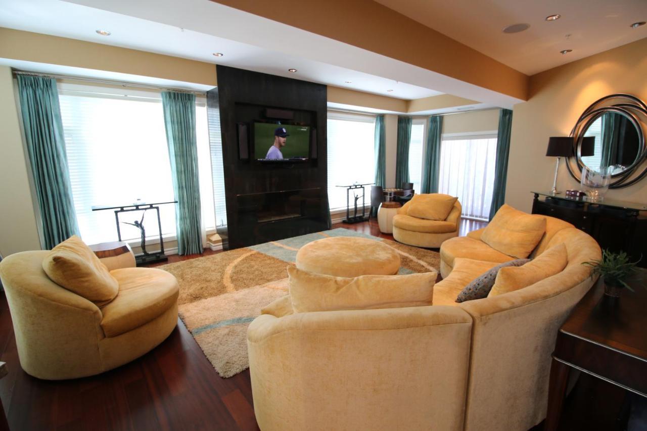 Sunset Waterfront Resort By Discover Kelowna Resort Accommodations Bagian luar foto