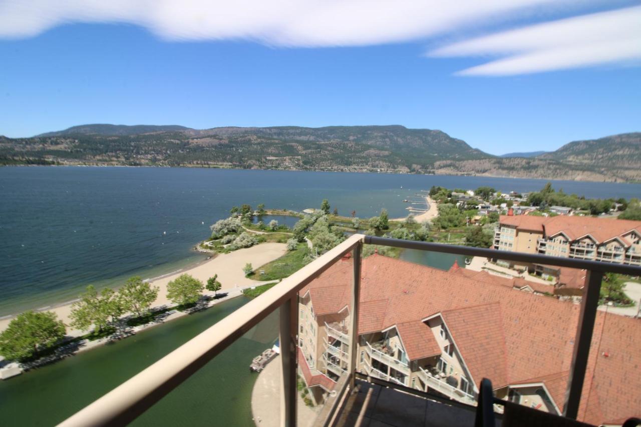 Sunset Waterfront Resort By Discover Kelowna Resort Accommodations Bagian luar foto